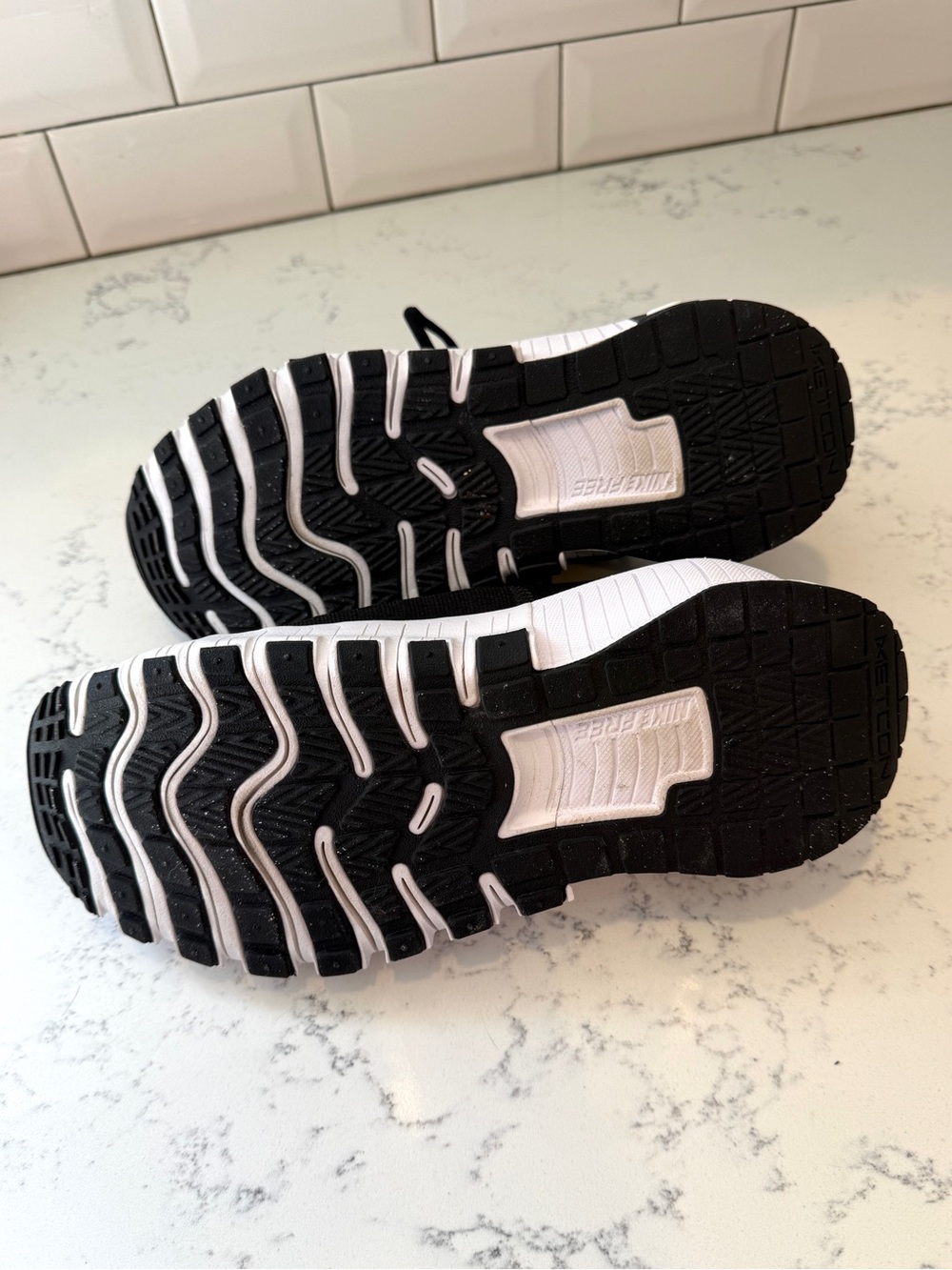 women’s Nike Free Metcon 6 size 8.5 black white - Picture 6 of 6